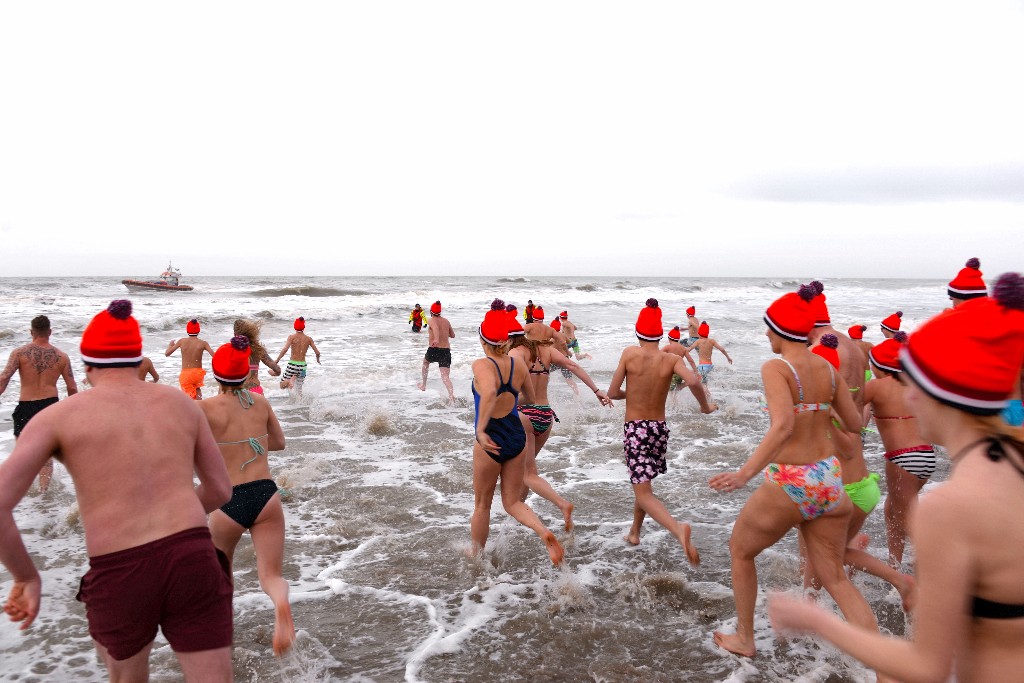 ../Images/Nieuwjaarsduik Nederzandt 2018 037.jpg